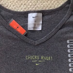 ⛹🏼‍♀️🏃‍♀️NWT Nike “Chicks Rule” tshirt 💪🏼